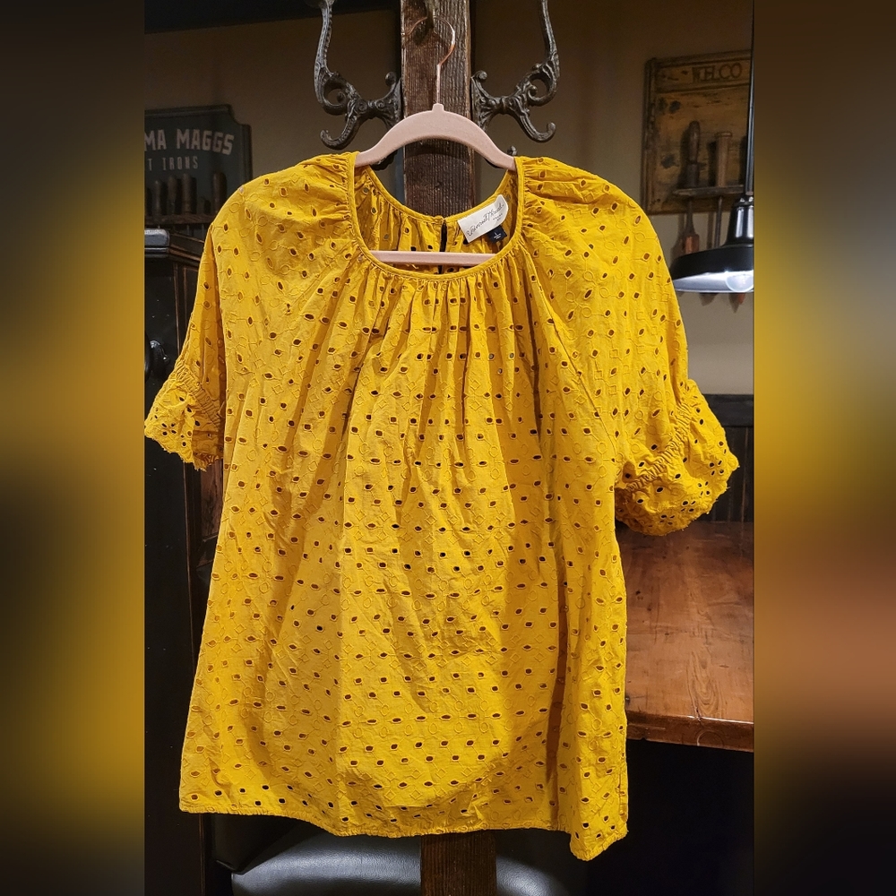 Universal Threads Eyelet Mustard Top L